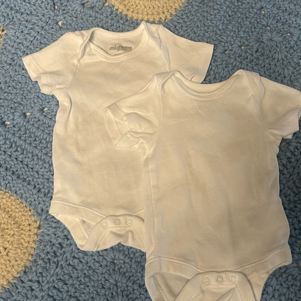 NB White  Baby Bodysuit 2pk